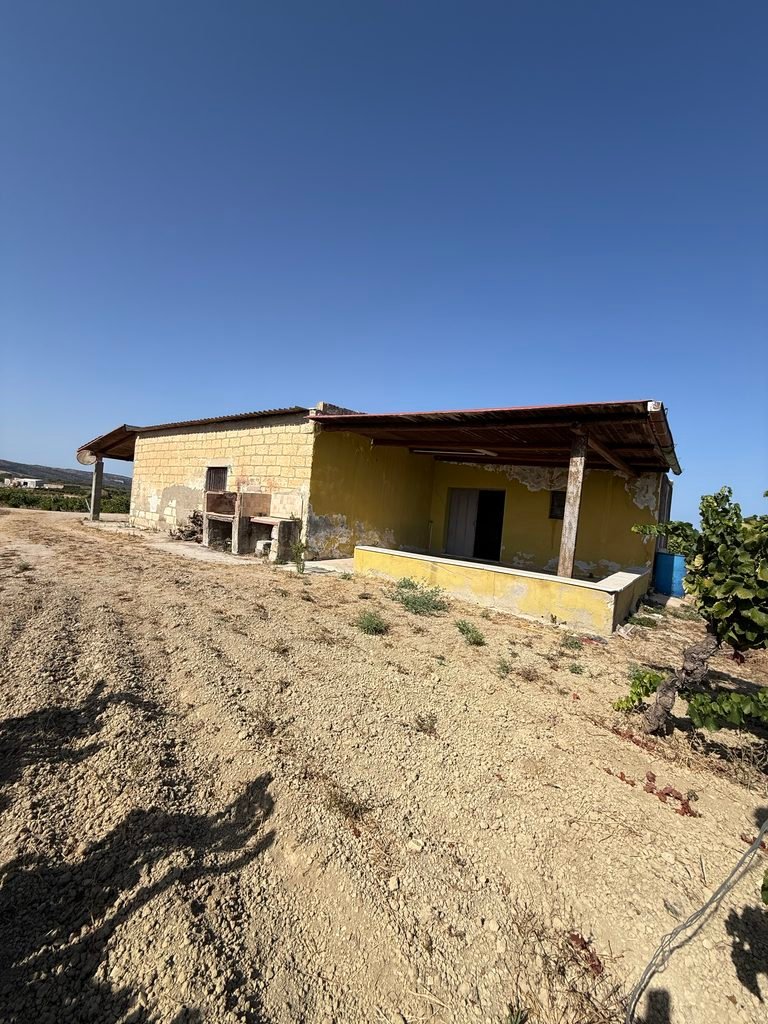 Namas su vynuogynu Sardinijoje parduodamas - 4 ha valda